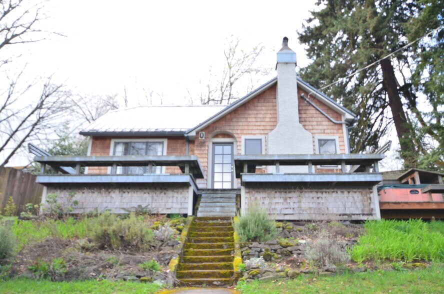 Building Photo - 1007 Montello Ave