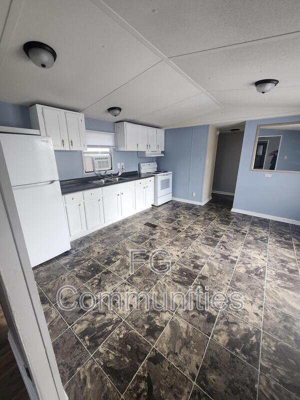 Building Photo - 1018 Crystal Blvd