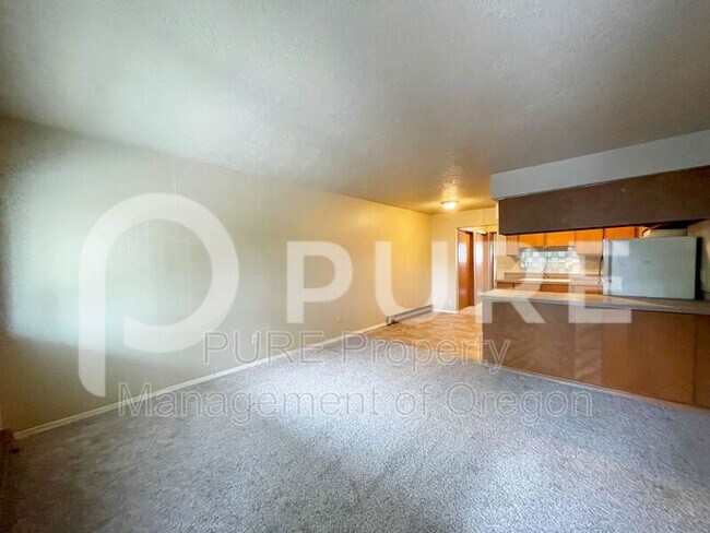 Building Photo - 1135 SE 27th Ave