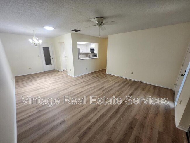 Building Photo - 2842 Highlands Blvd