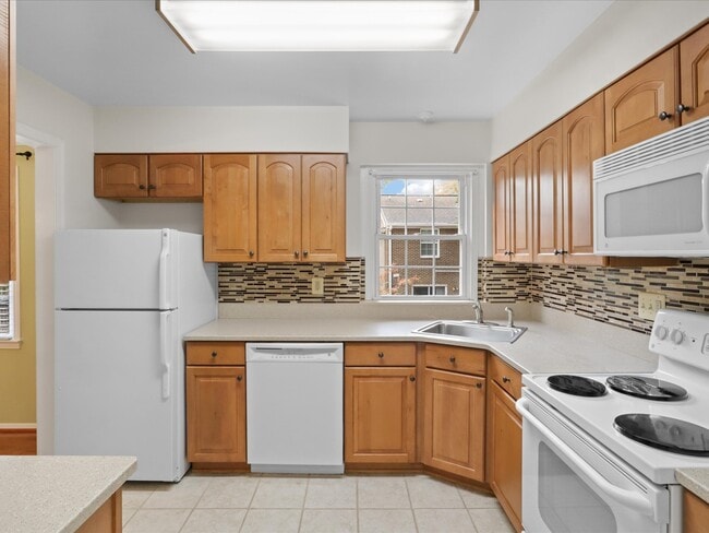 Building Photo - 8403 Thompson Rd