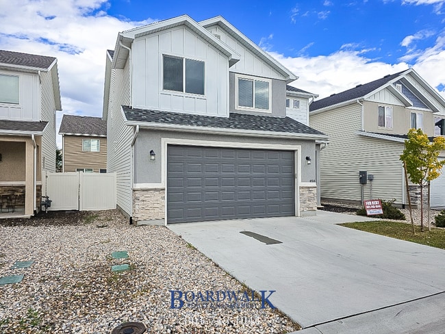 Building Photo - Single Family Home In Beautiful Community!