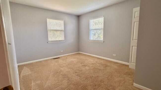 Building Photo - 700 Woodbine Ln