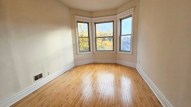 Building Photo - 3800 N Wilton Ave