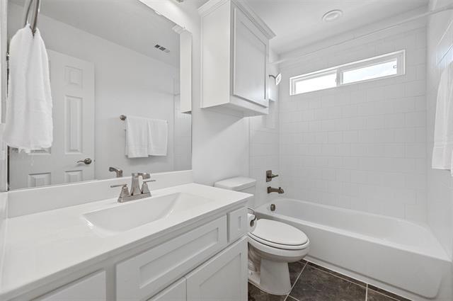 Building Photo - 809 Blue Heron Dr