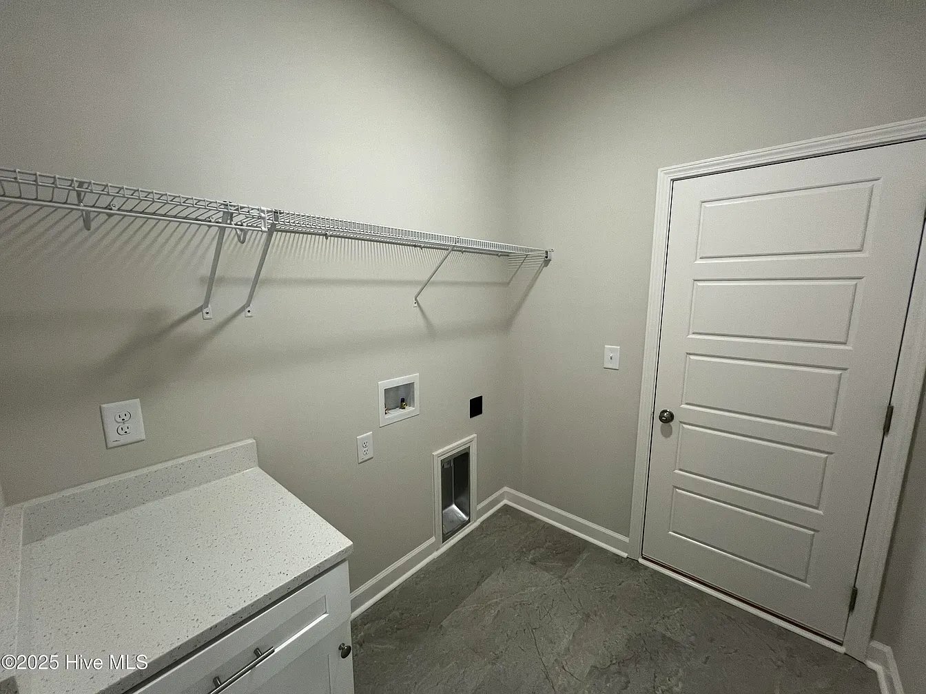Building Photo - 403 Creeks Edge Dr
