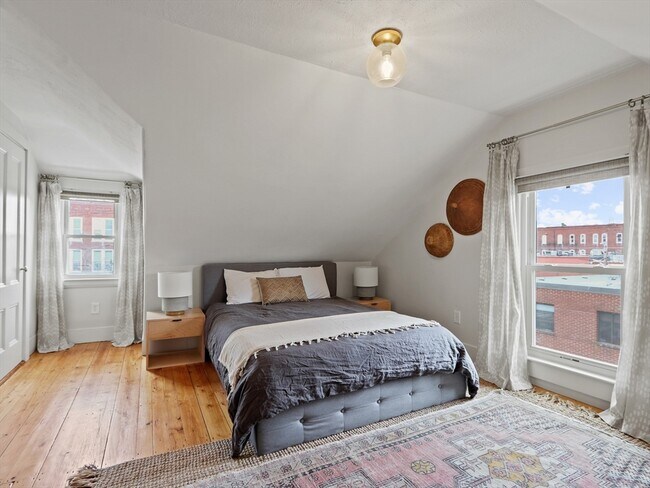 Building Photo - 8 Webster St