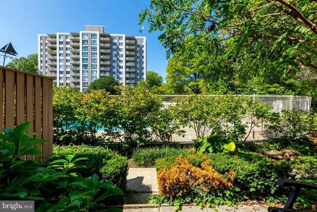 Building Photo - 8315 N Brook Ln