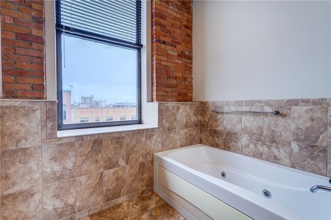 Building Photo - 224 Mill St