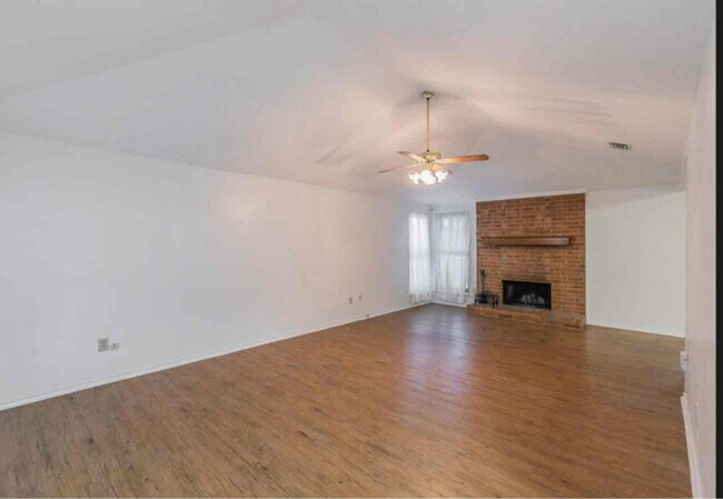 Building Photo - 1317 Bryan Pl