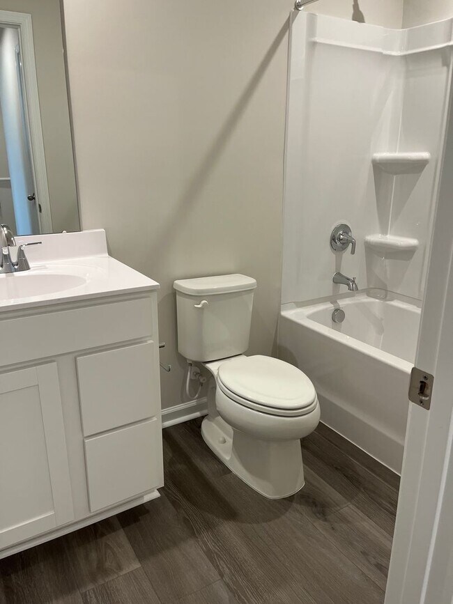 Building Photo - Brand New Townhome