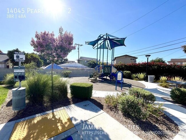 Building Photo - 14045 Pearl Ln
