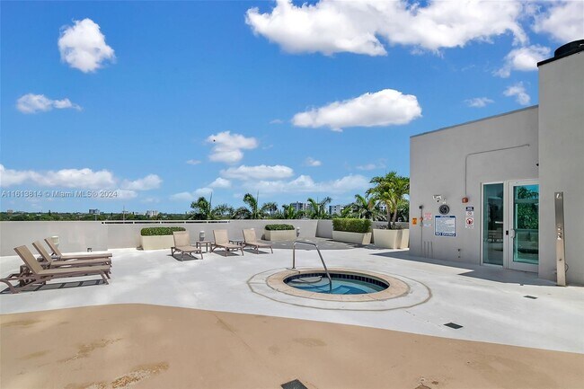 Building Photo - 1871 NW S River Dr