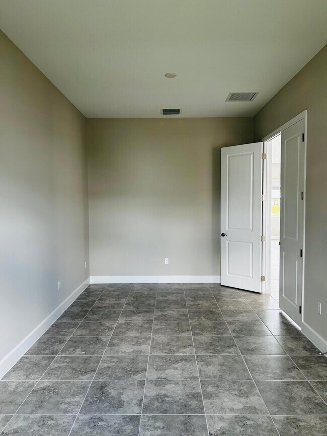 Building Photo - 5468 Pecan Dr