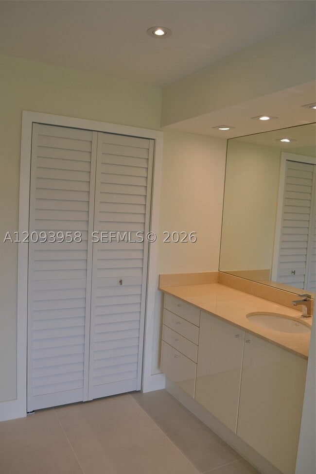 Building Photo - 255 Galen Dr