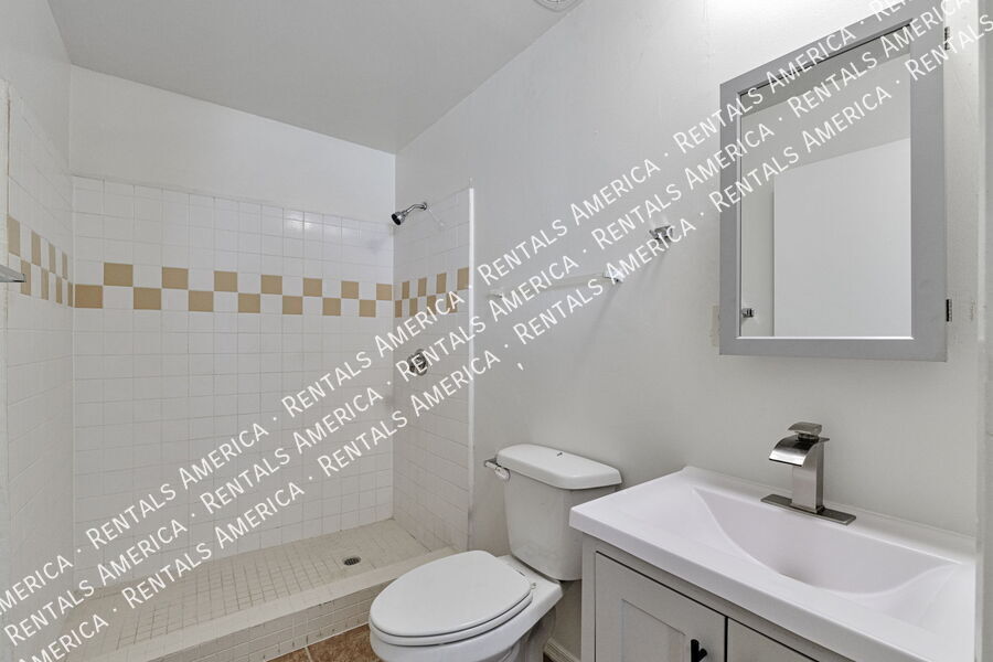 Building Photo - 2810 W Carnauba St