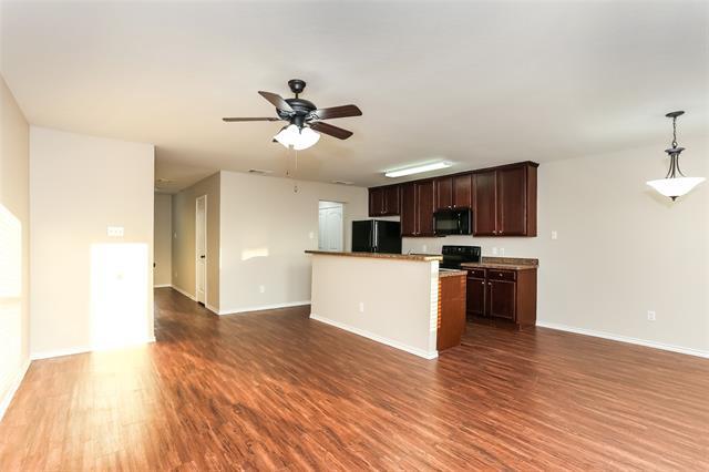Building Photo - 10748 Many Oaks Dr