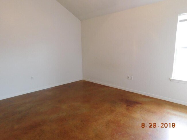 Building Photo - 1202 Cavalry Ln