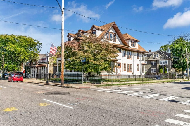 Building Photo - 2683 Fairfield Ave