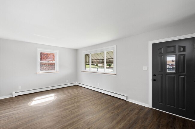 Building Photo - 826 Miller Ave