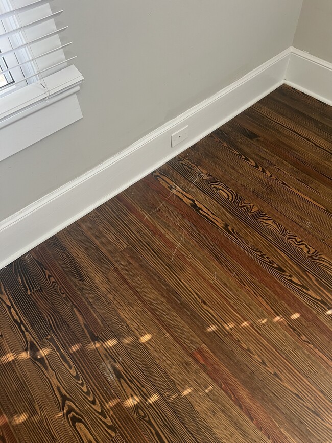 Building Photo - 603 Poplar Ave