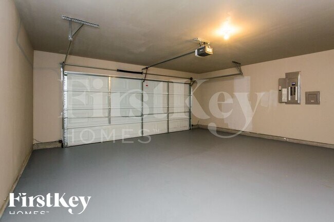 Building Photo - 3166 Redwood Run