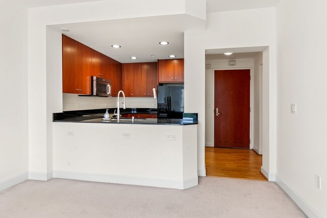 Building Photo - 585 9th St