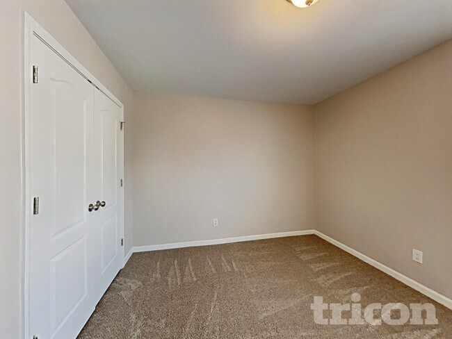 Building Photo - 1912 Carpenter Cabin Dr