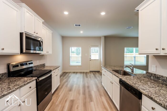 Building Photo - 10410 Sweetwater Creek Dr