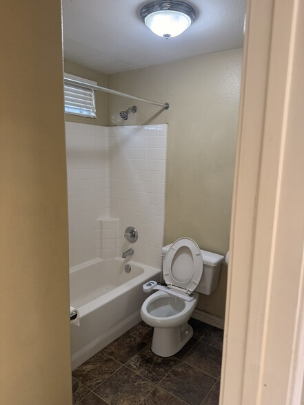 Building Photo - 5752 Tamarisk Way