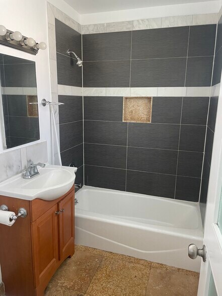 Building Photo - 4247 W Slauson Ave