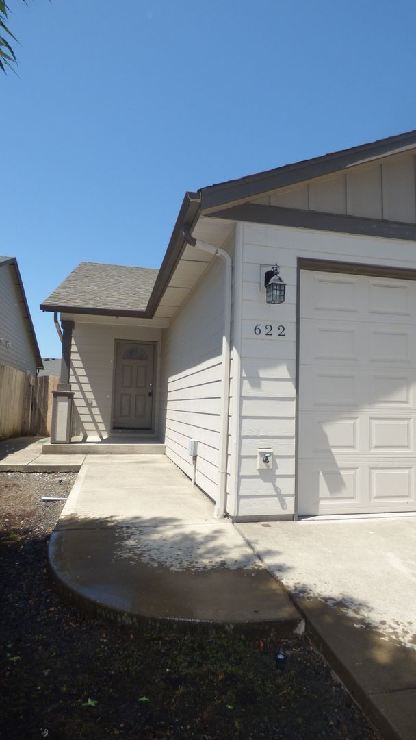 Building Photo - 620-622 Ecols St S Monmouth, OR 97351