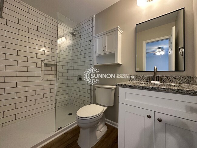 Building Photo - Newly Remodeled 5 Bed 2.5 Bath
