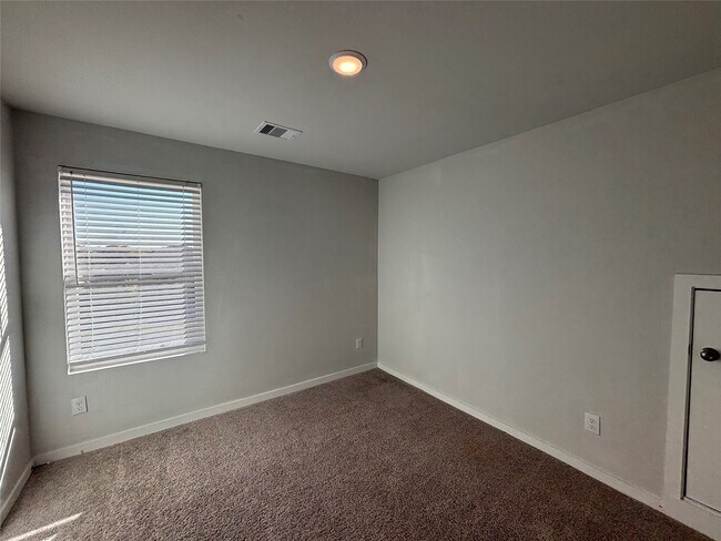 Building Photo - 5703 Blue Grama Dr