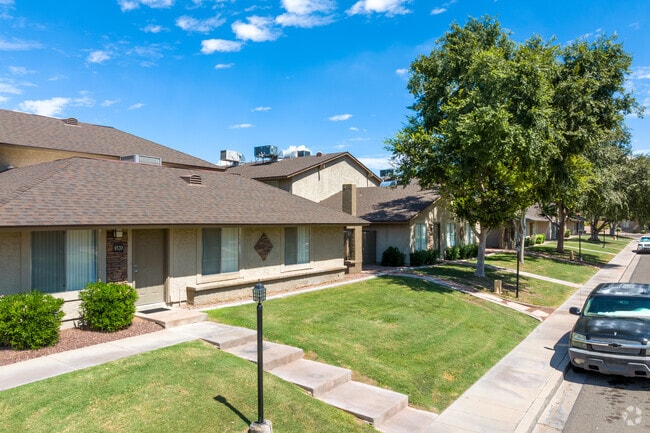 Building Photo - Scottsdale Villas
