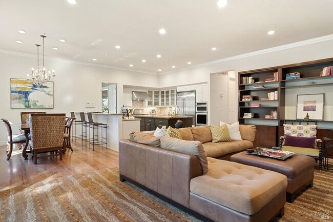 Building Photo - 10 Idlewood Rd