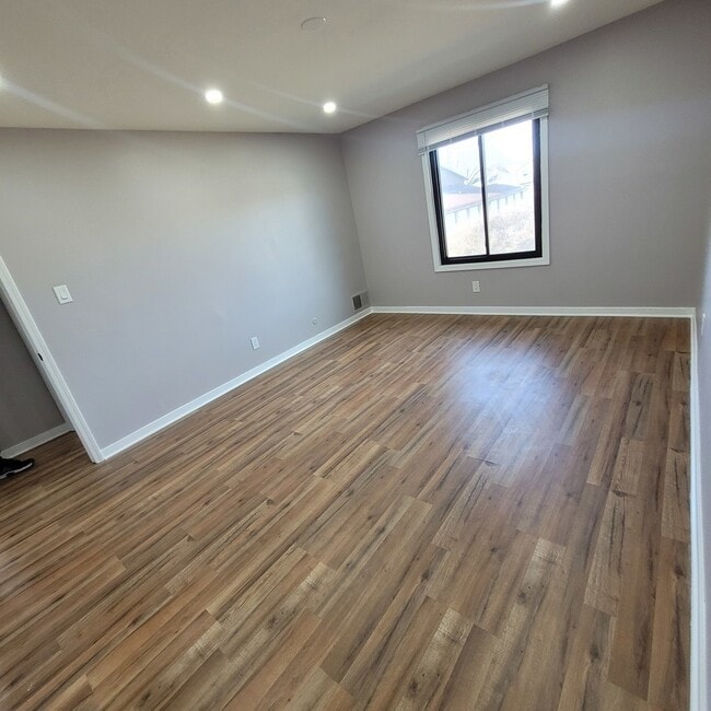 Building Photo - 803 Garden Cir