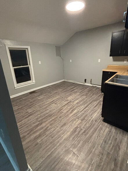 Building Photo - 101 N Main St