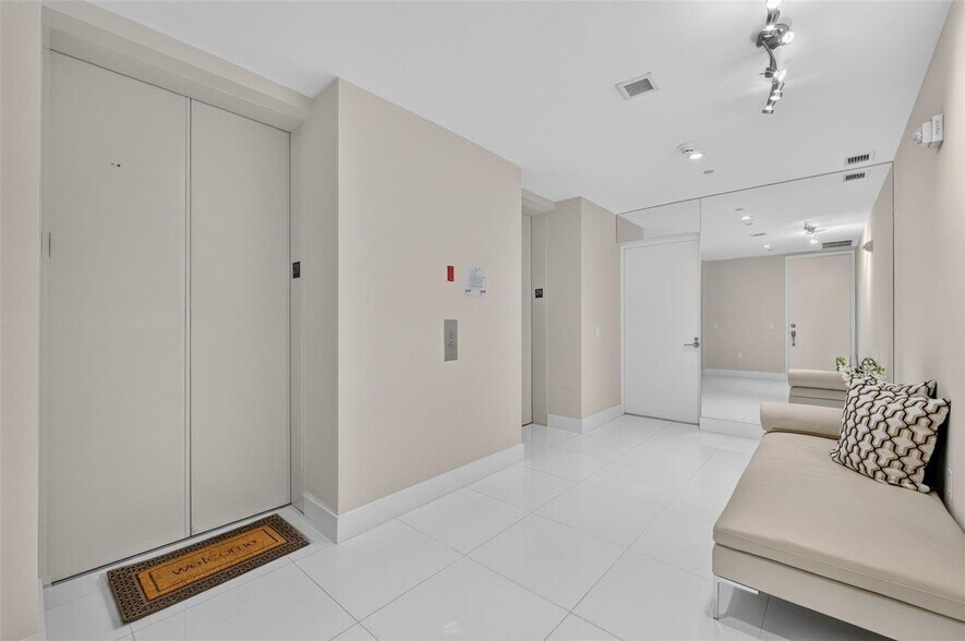 Building Photo - 1100 Biscayne Blvd