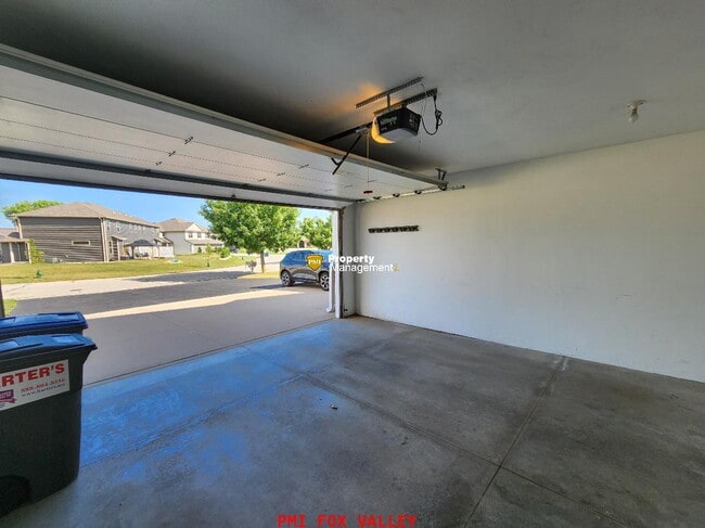 Building Photo - Large Side by Side Townhouse Greenville