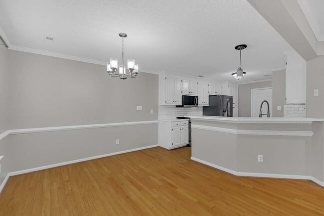 Building Photo - 308 Charleston Way