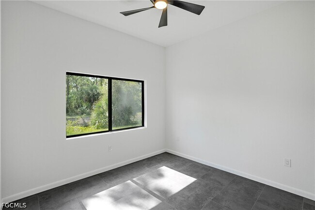 Building Photo - 601 Hawthorne Ave S