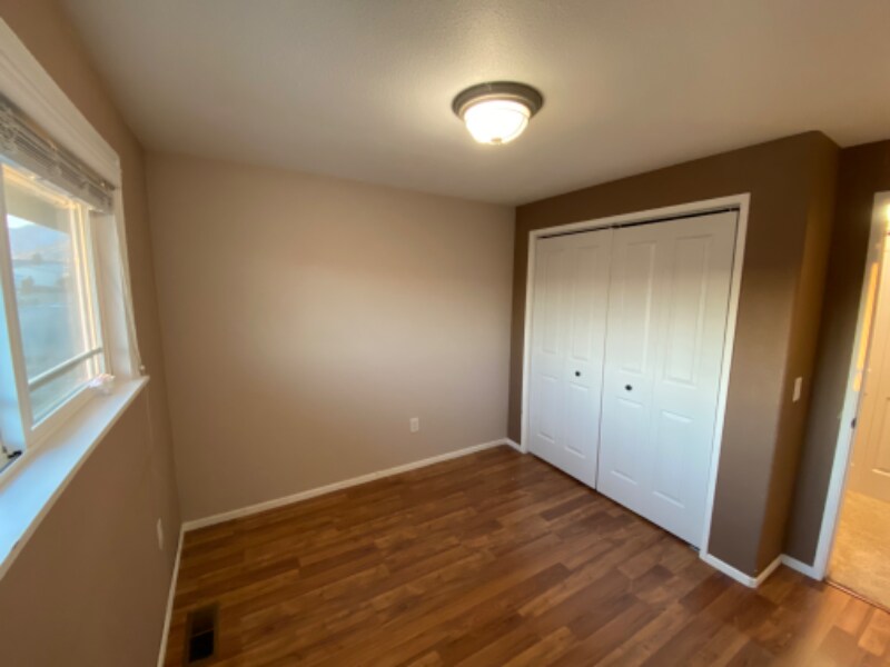 Building Photo - 1332 S Loves Ct