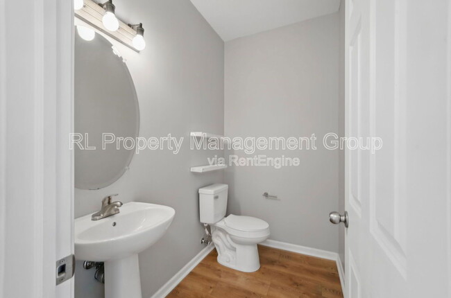 Building Photo - 646 Grove Cir