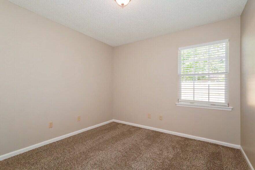 Building Photo - 449 Baybrook Dr