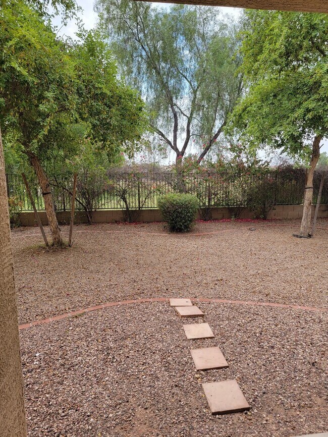 Building Photo - Spectacular 3-bedroom, 2.5 bathroom home F...