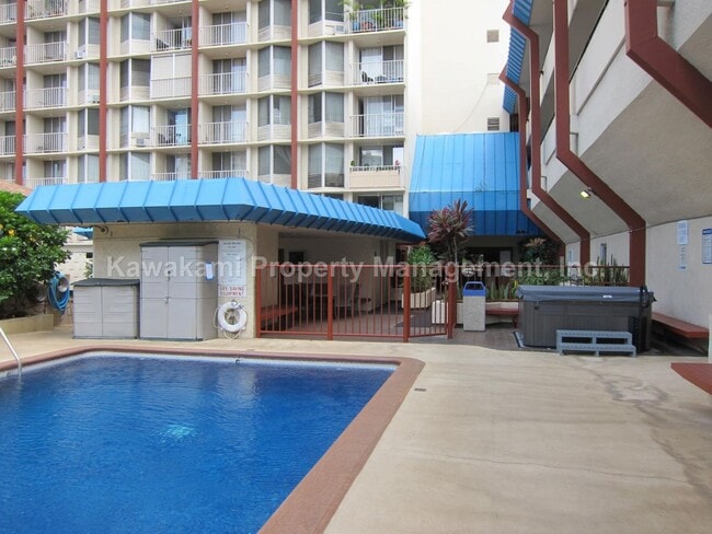 Building Photo - Conveniently Located, Renovated Condo w/Pa...