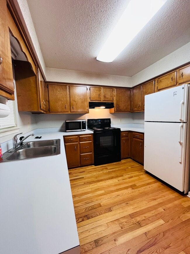 Building Photo - 3 BR/ 2 BA home located in Killearn Acres!