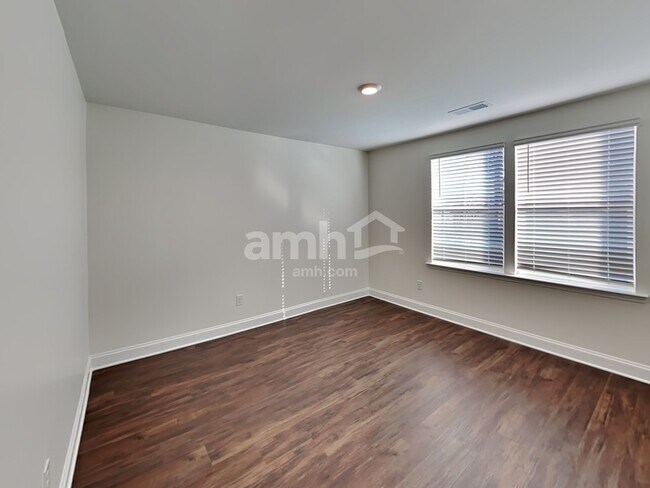 Building Photo - 578 Rivermist Dr