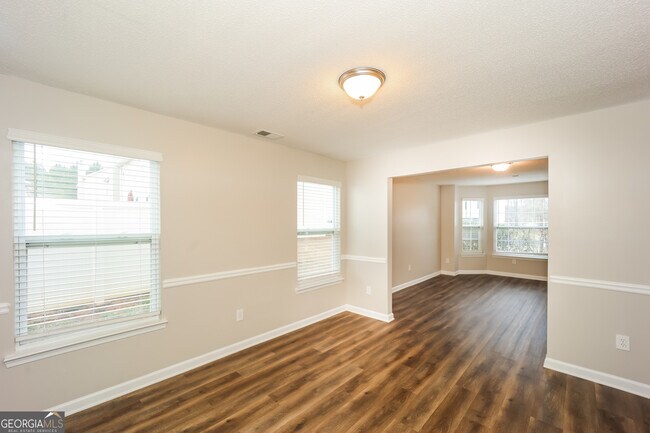 Building Photo - 131 Laughlin Dr